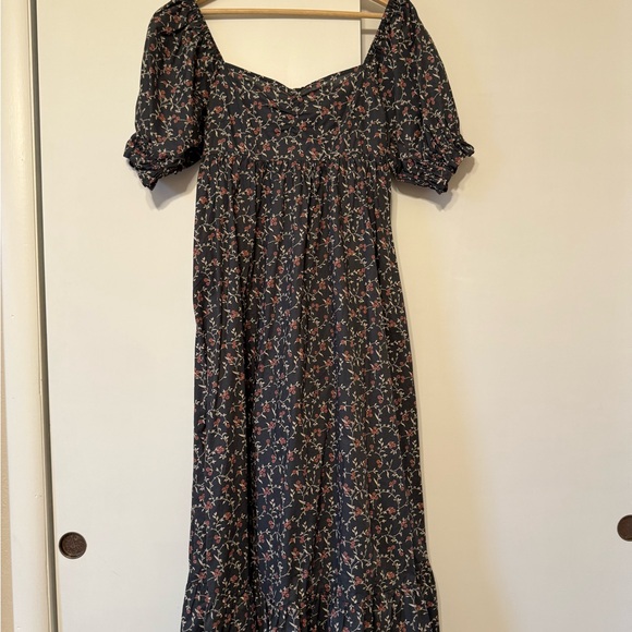 Chic Floral Maxi Dress - Picture 3 of 12